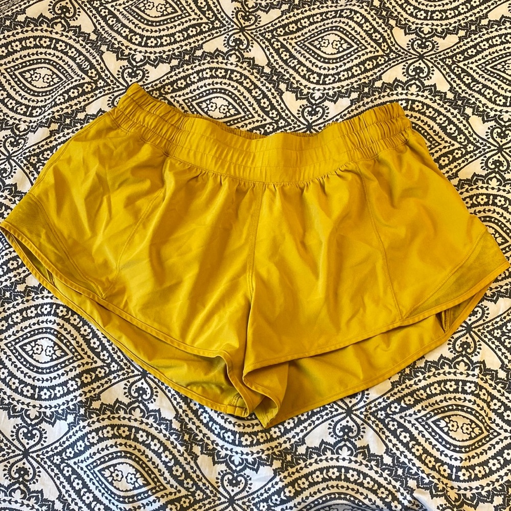 Lululemon Hotty Hot shorts 2.5”